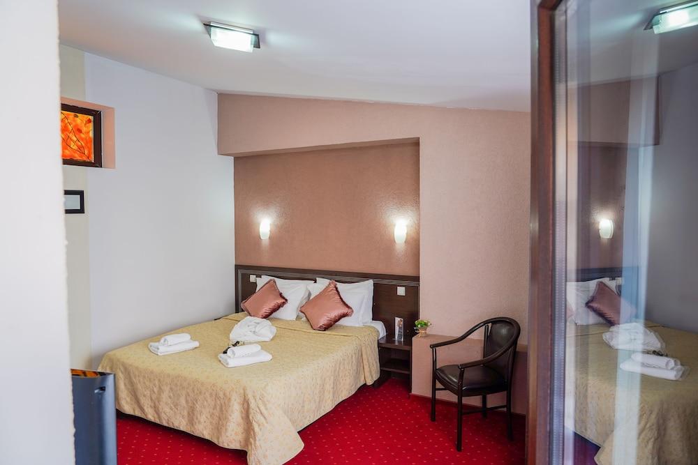 Hotel Razvan 3*