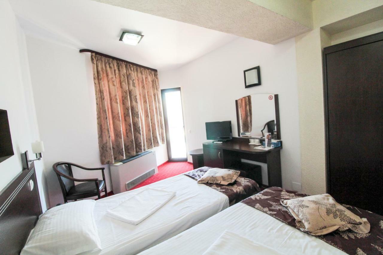 Razvan Hotel 3*
